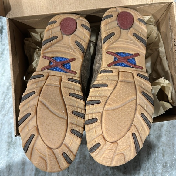 New in box. Women’s 7.5 Twisted X Bomber shoe - Picture 3 of 4